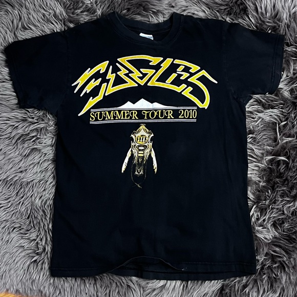 2010 Eagles Tour Shirt - Picture 1 of 2